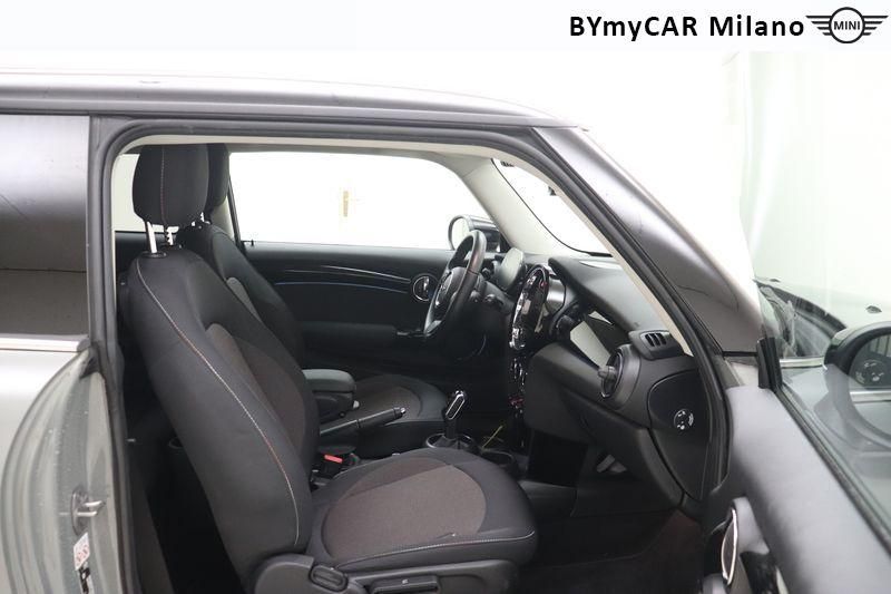 Mini Mini Mini 3p 1.5 Cooper Classic auto https://cdn.bymycar.eu/it-bo/assets/images/vehicles/vo/5244/MINI-MINI-IV-F56-2021-3P-jpg-8.jpg