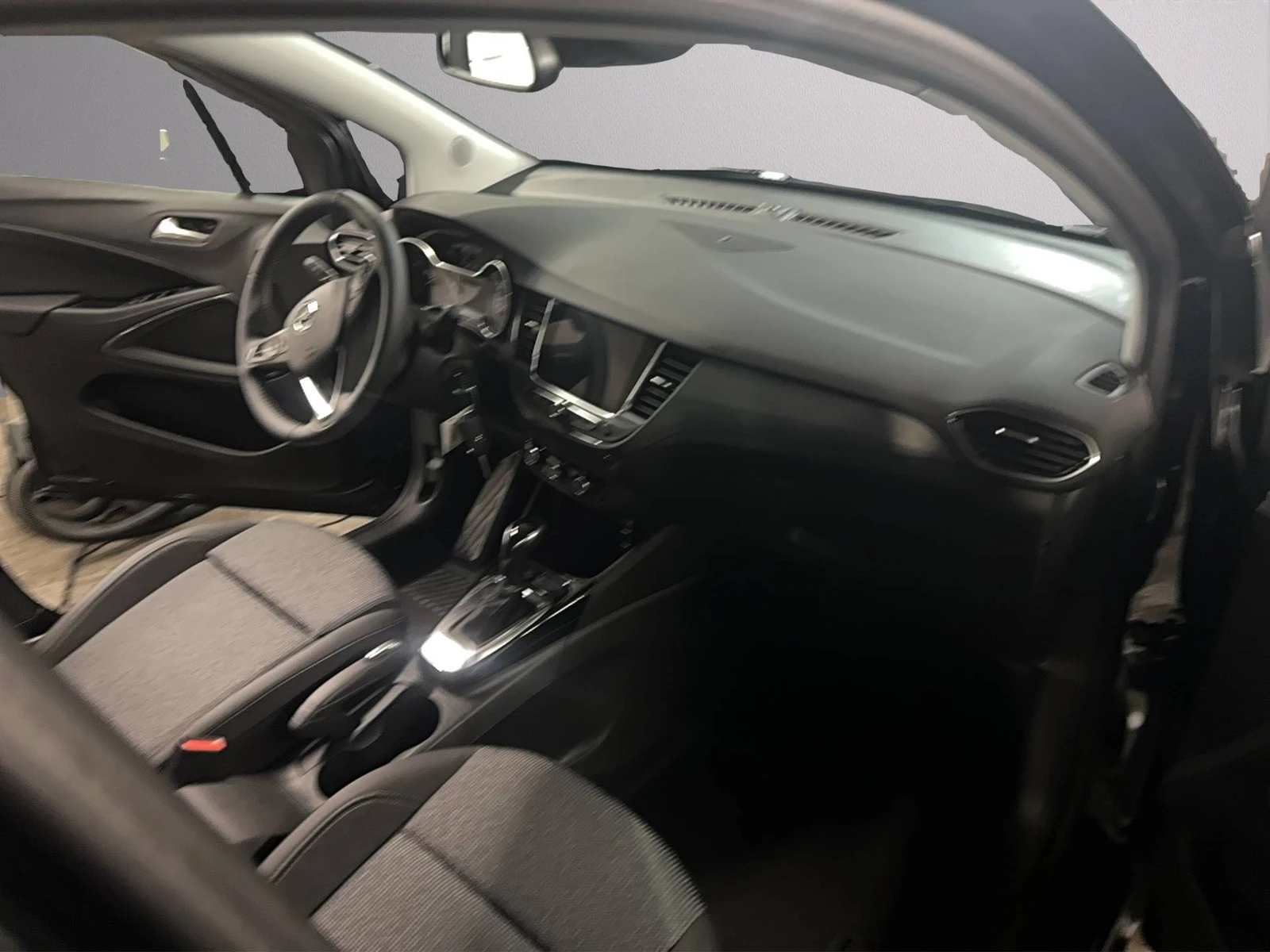 CROSSLAND X  6