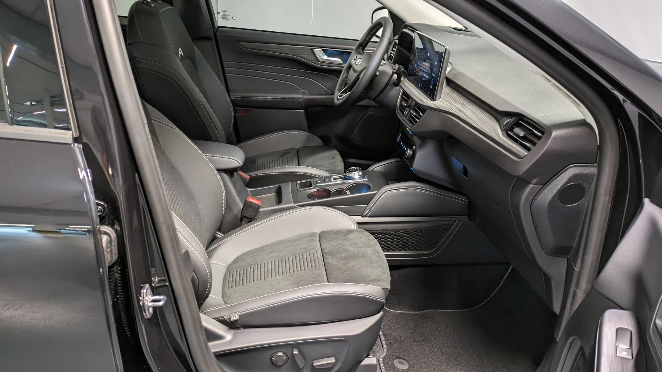 KUGA  8