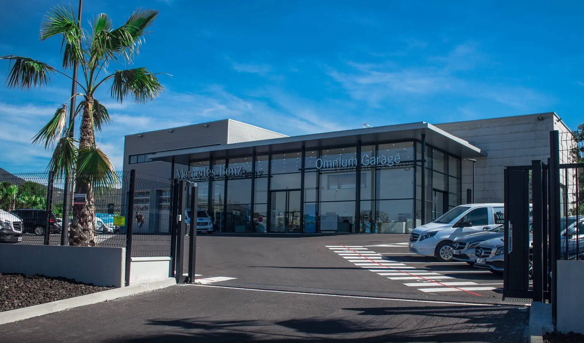MERCEDES Trucks BYmyCAR Toulon - La Garde MERCEDES Trucks BYmyCAR Toulon - La Garde