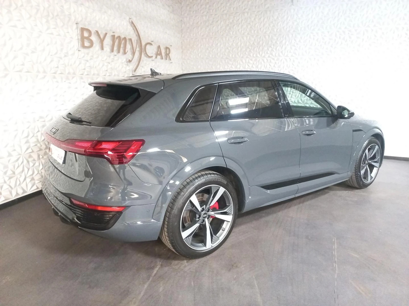 Q8 E-TRON  3