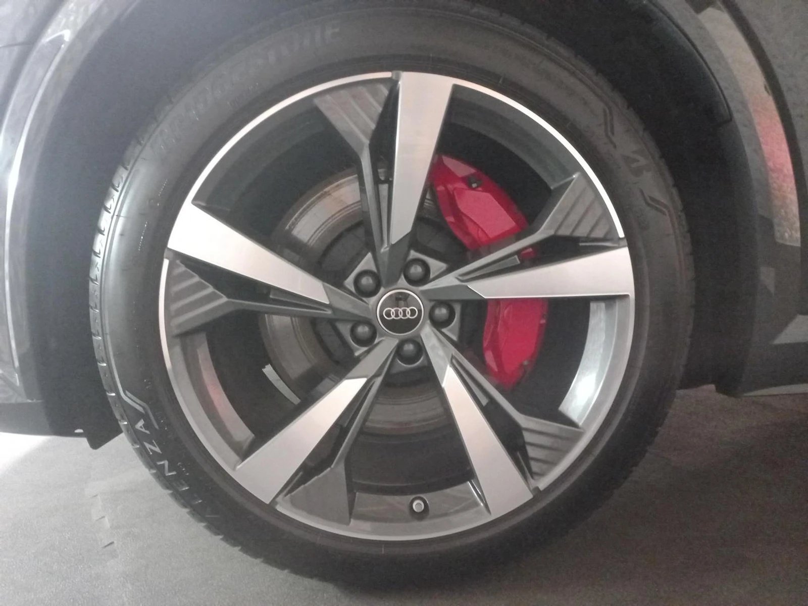 Q8 E-TRON  5