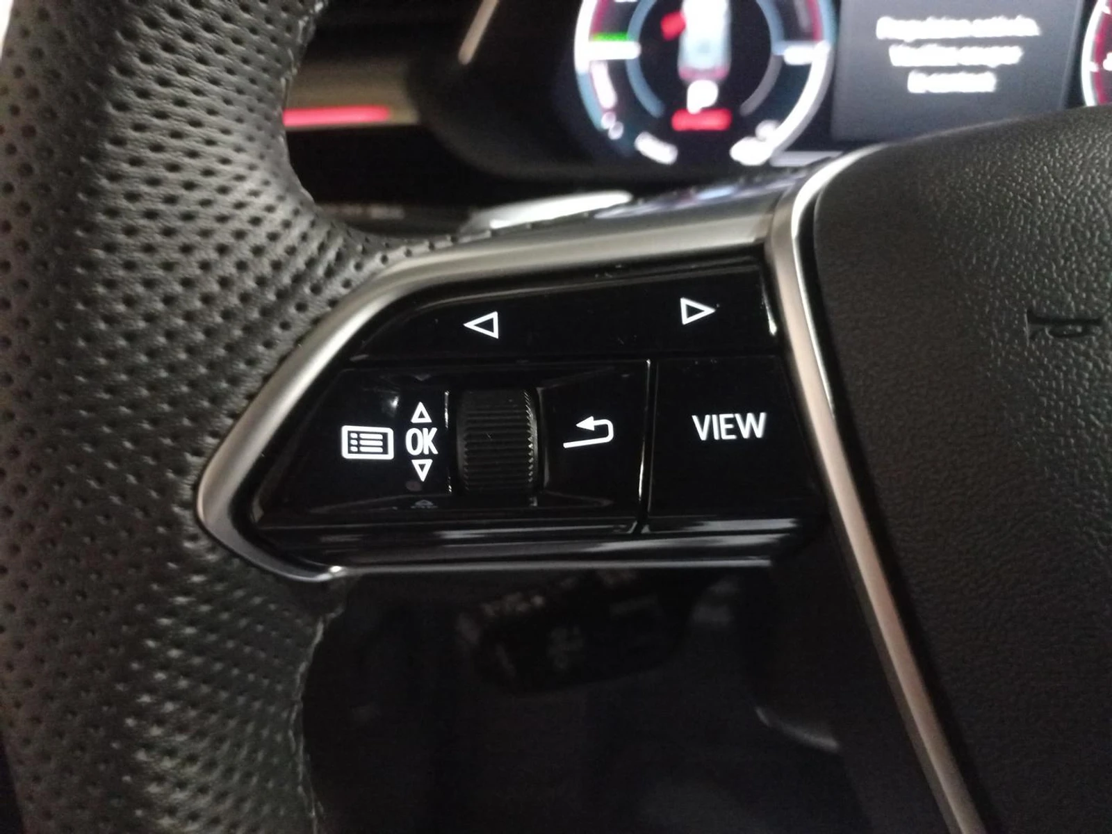 Q8 E-TRON  8