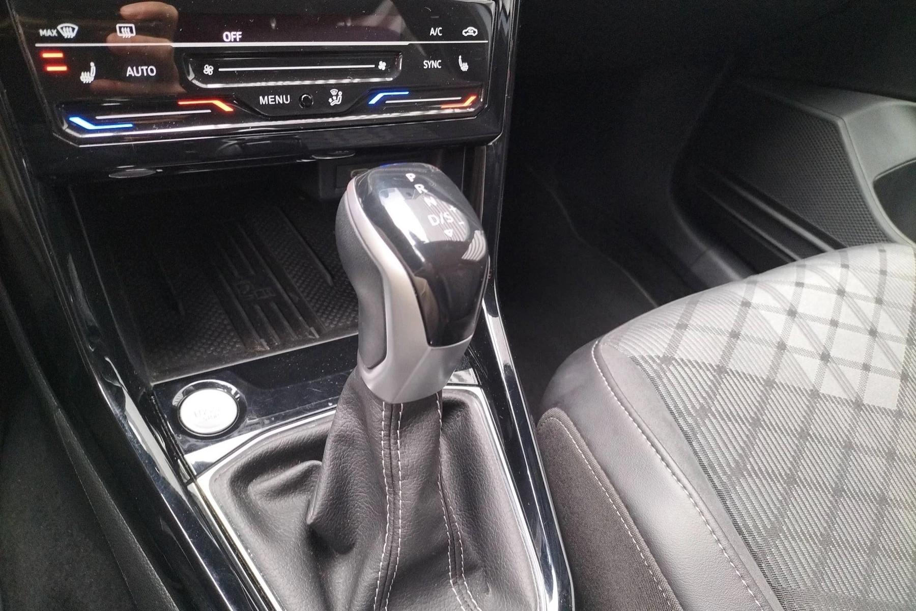 T-CROSS  9