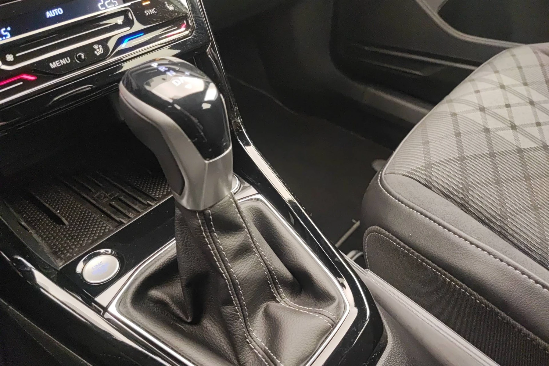 T-CROSS  19