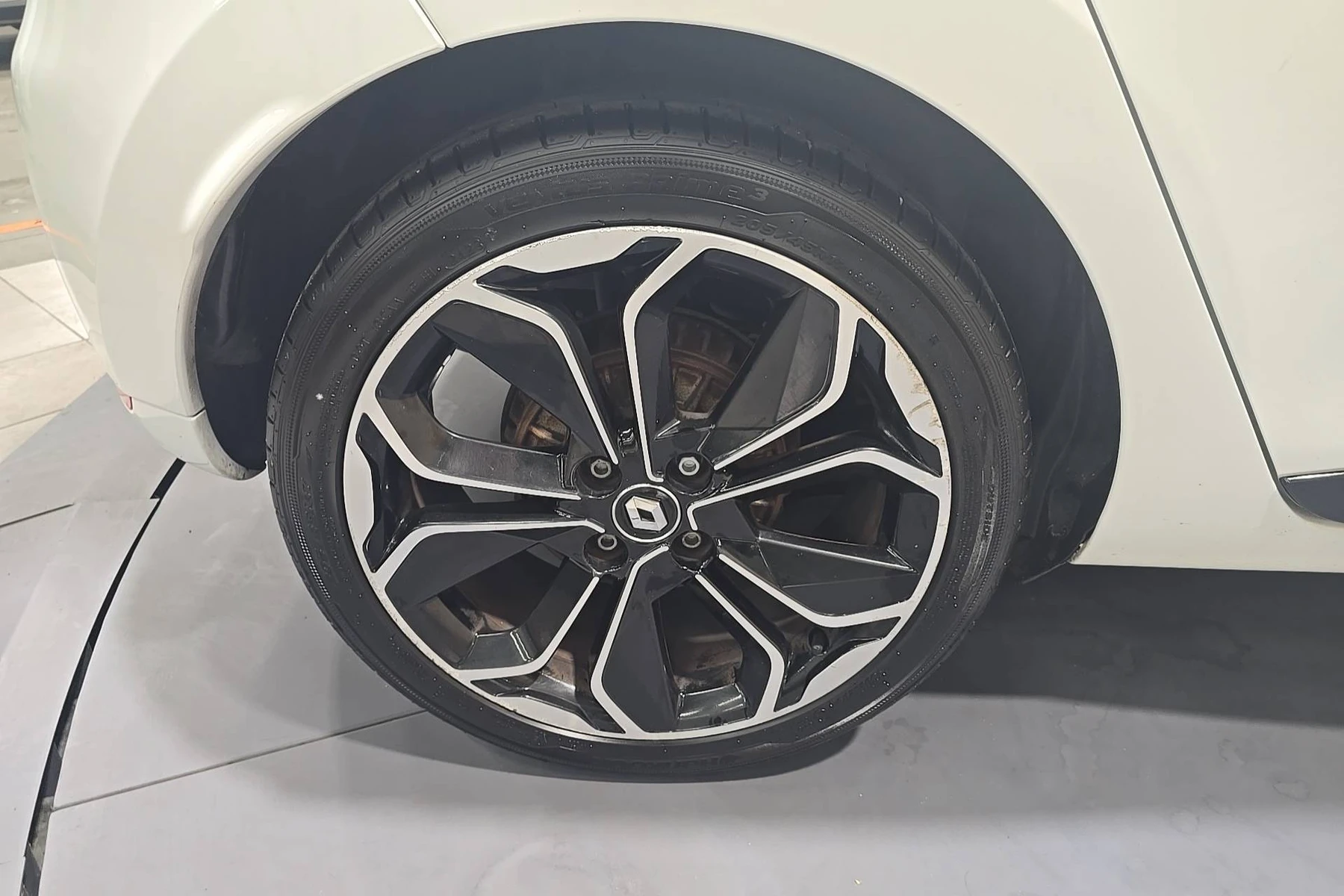 CLIO  9