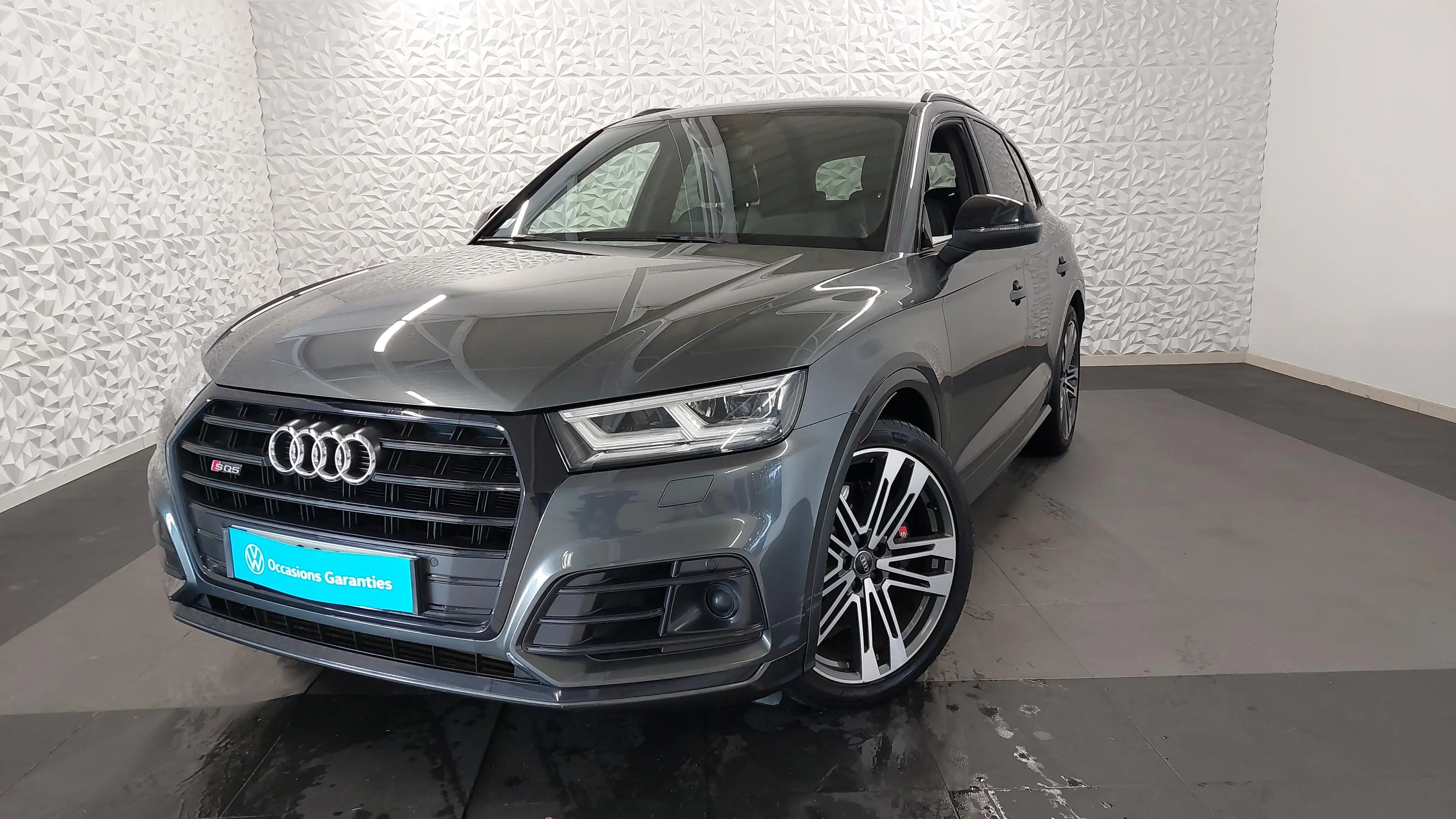 SQ5 3.0 V6 TDI 347 Tiptronic 8 Quattro SQ5 3.0 V6 TDI 347 Tiptronic 8 Quattro