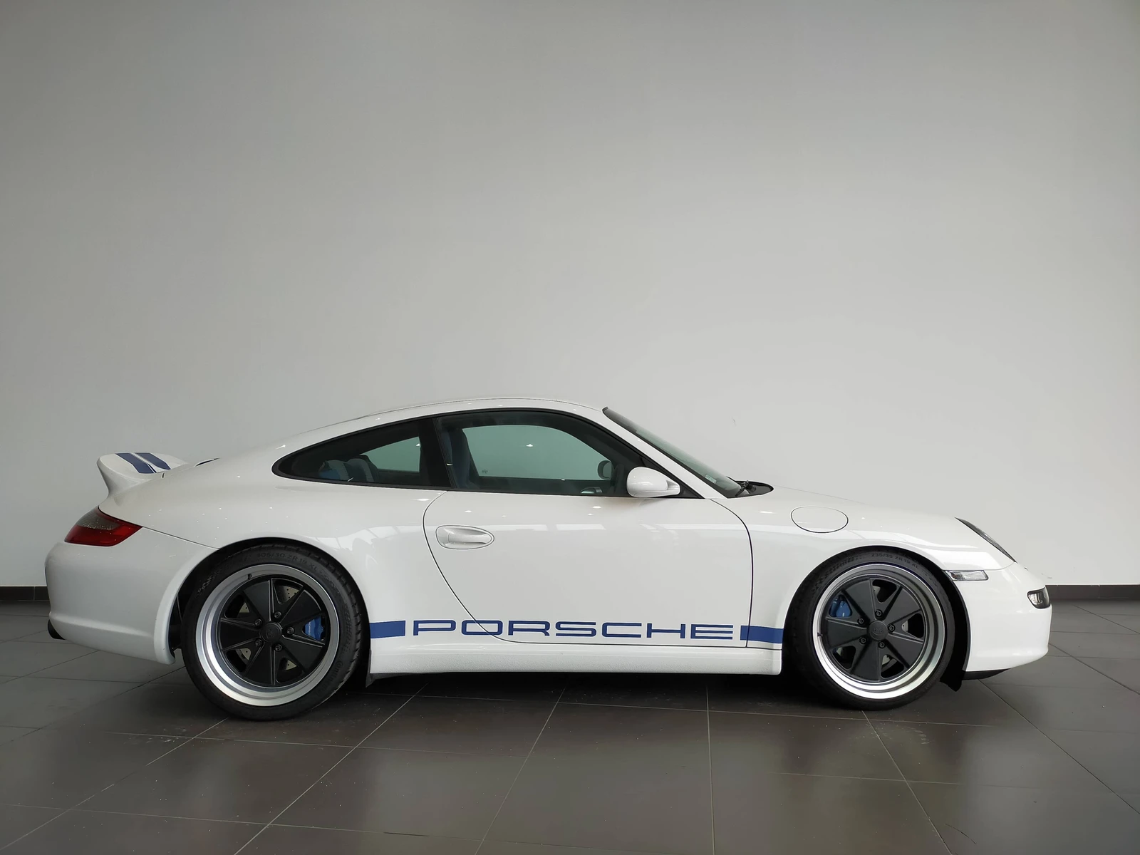 911  4