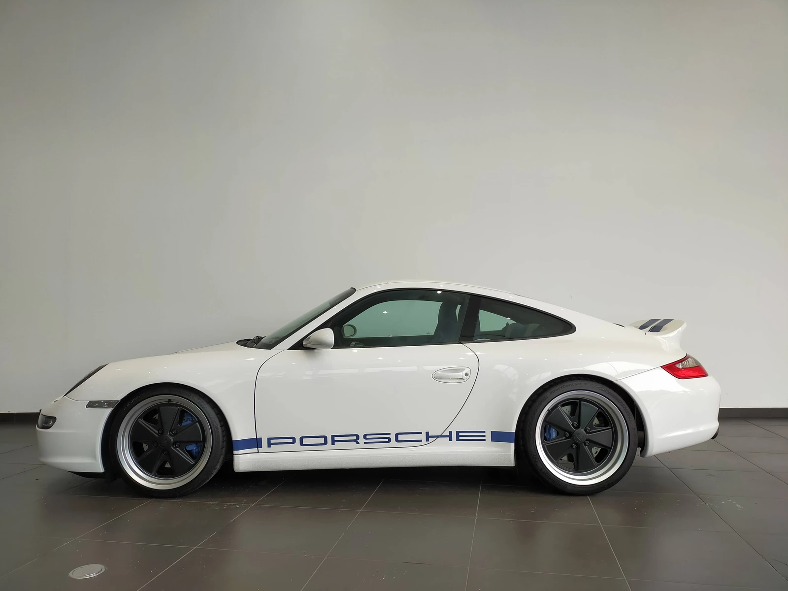 911  2
