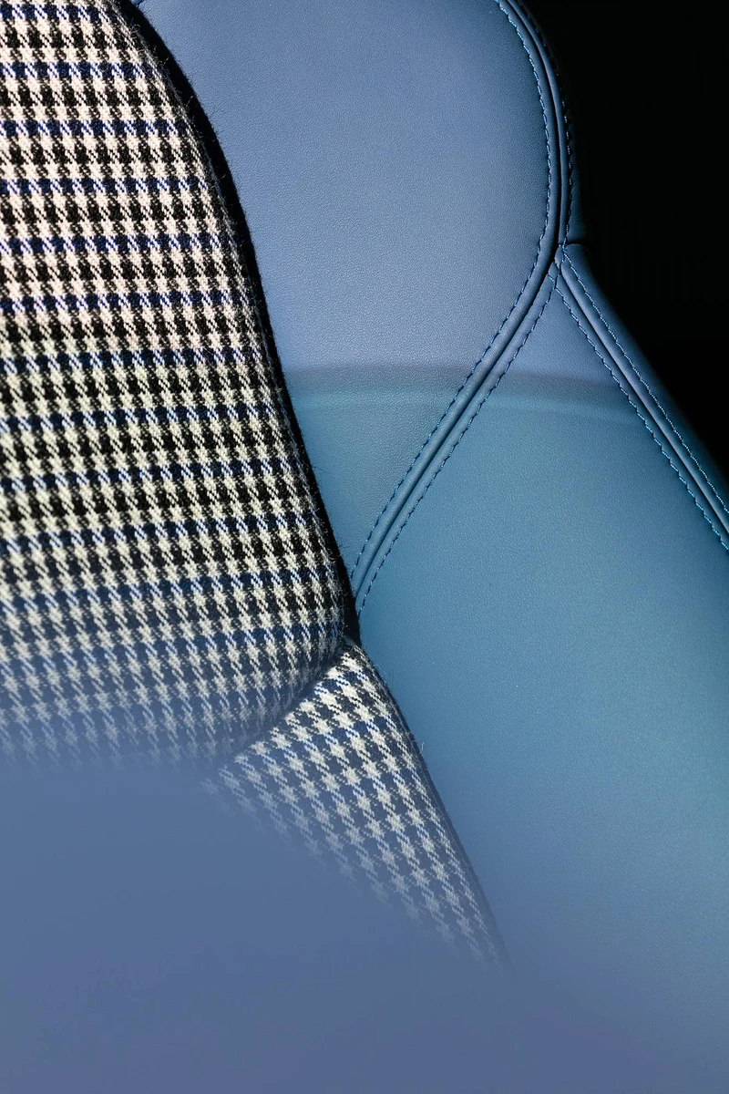 911  76
