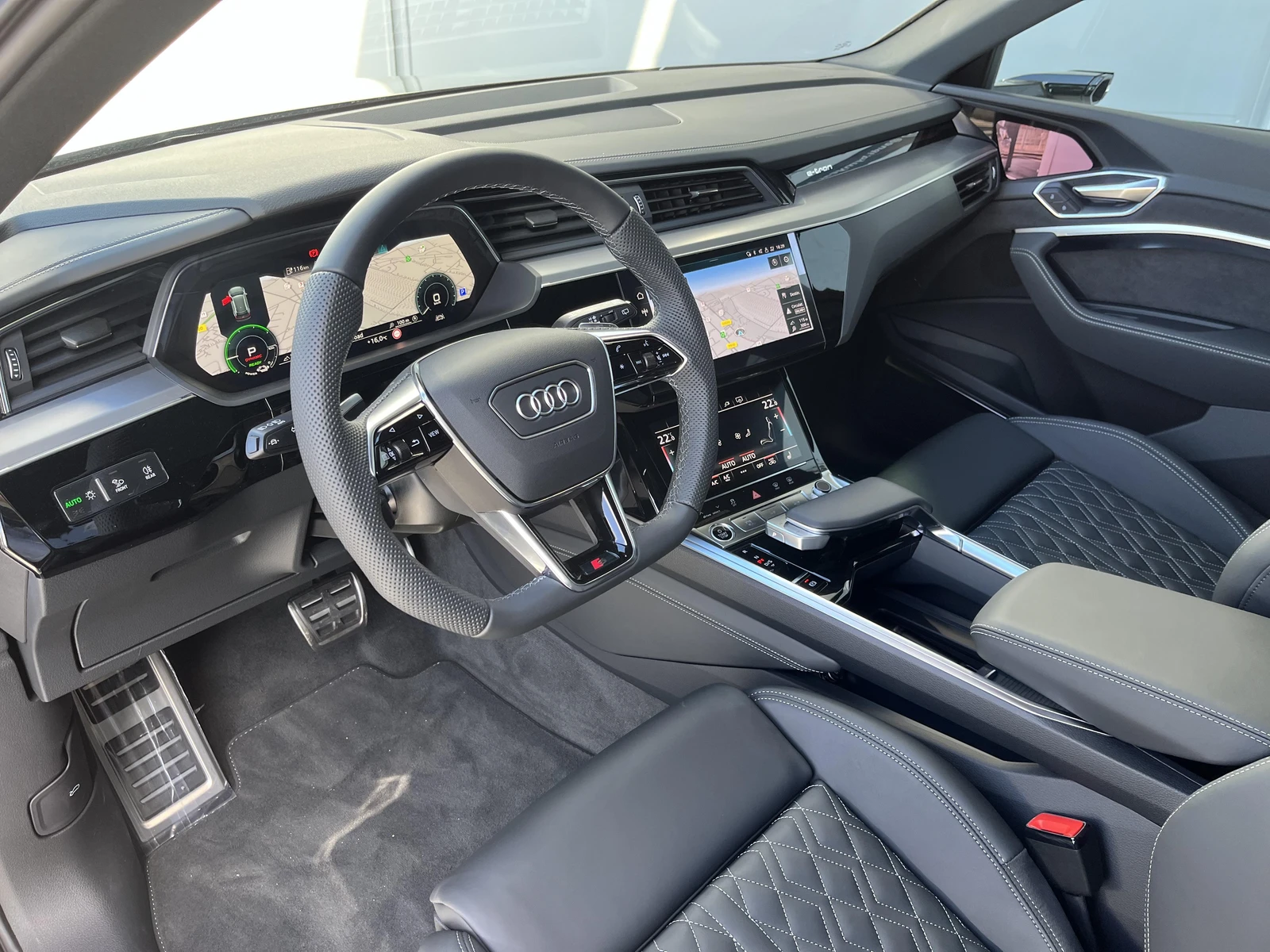 Q8 E-TRON  12