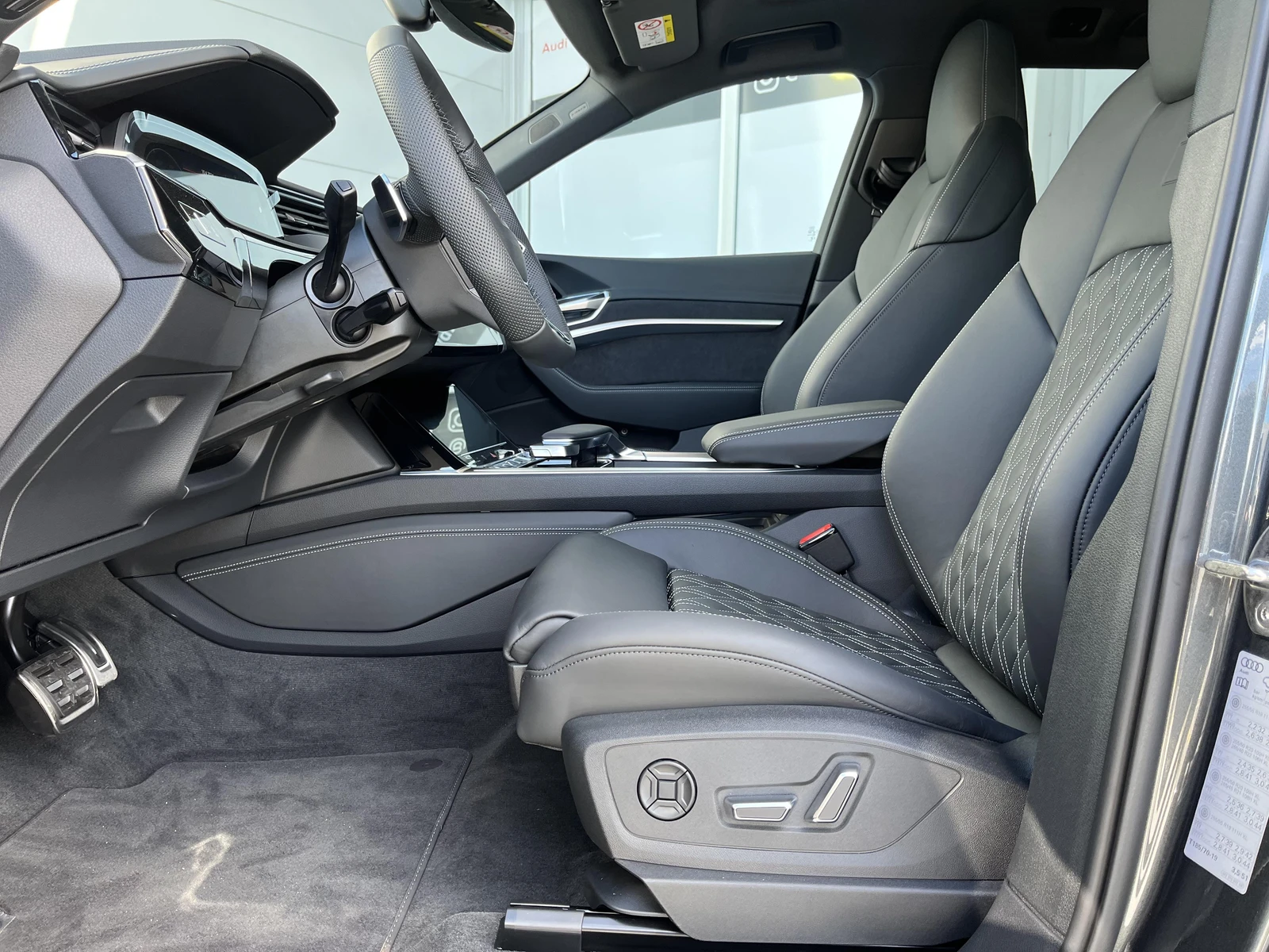 Q8 E-TRON  13