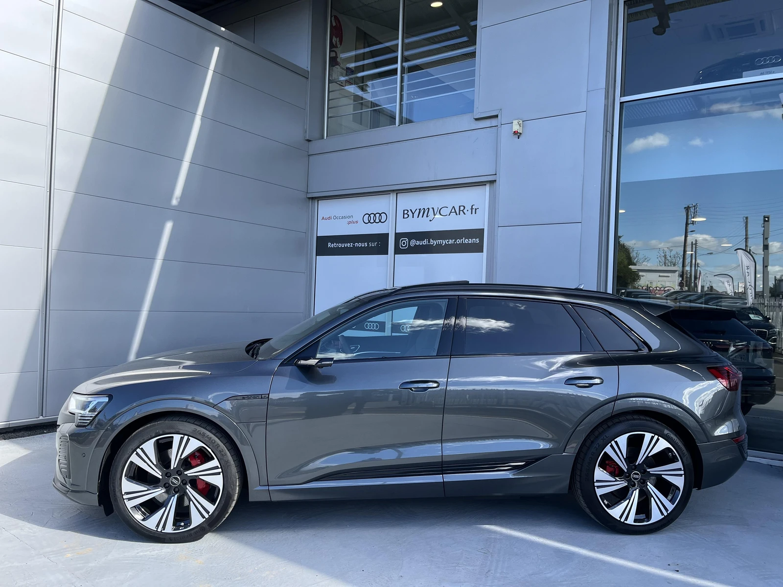 Q8 E-TRON  18