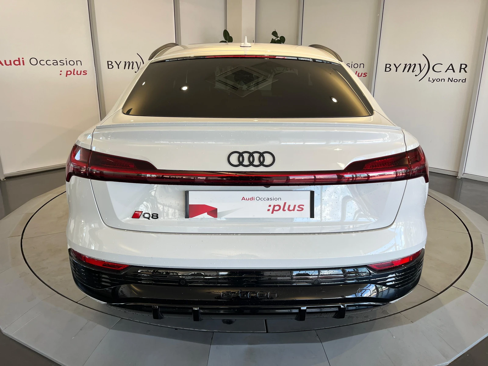 Q8 E-TRON  4