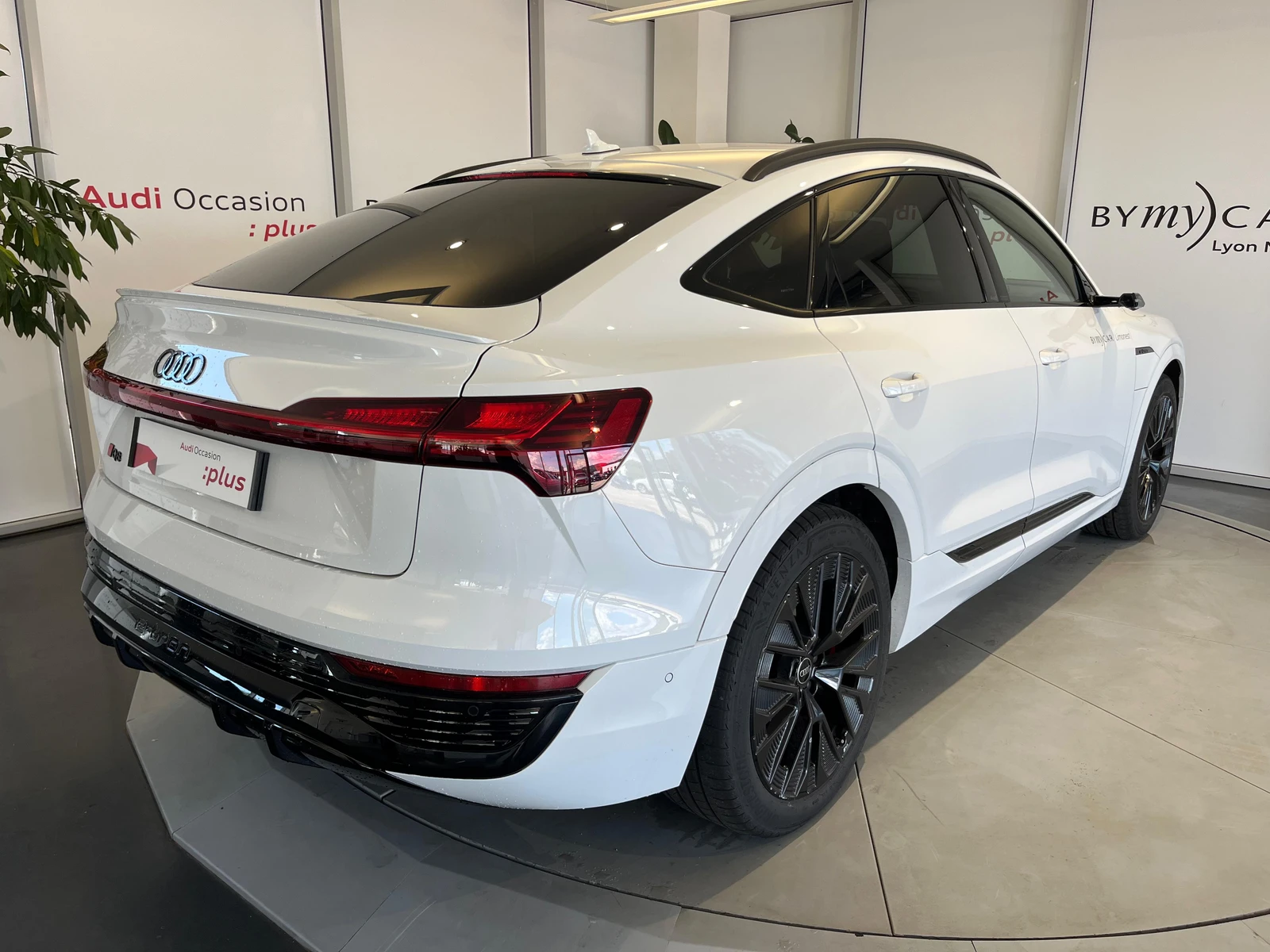 Q8 E-TRON  5