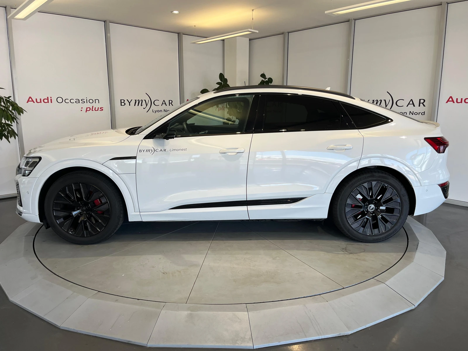 Q8 E-TRON  2