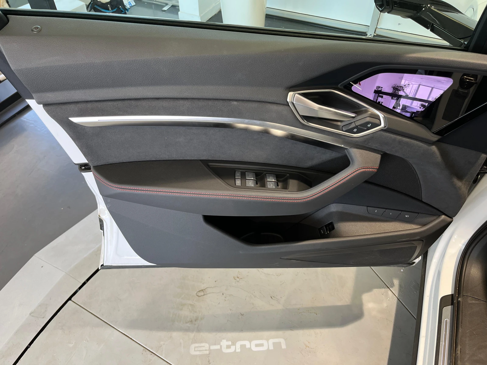 Q8 E-TRON  16