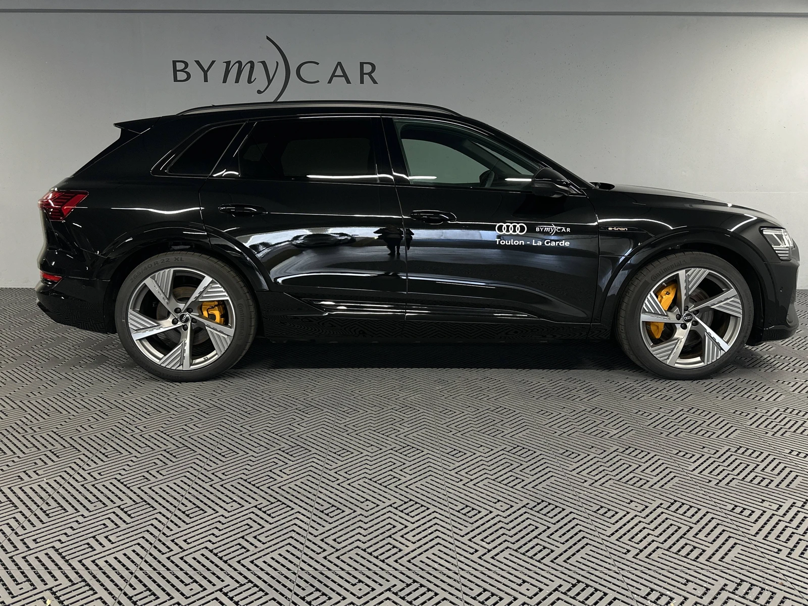 E-TRON  8