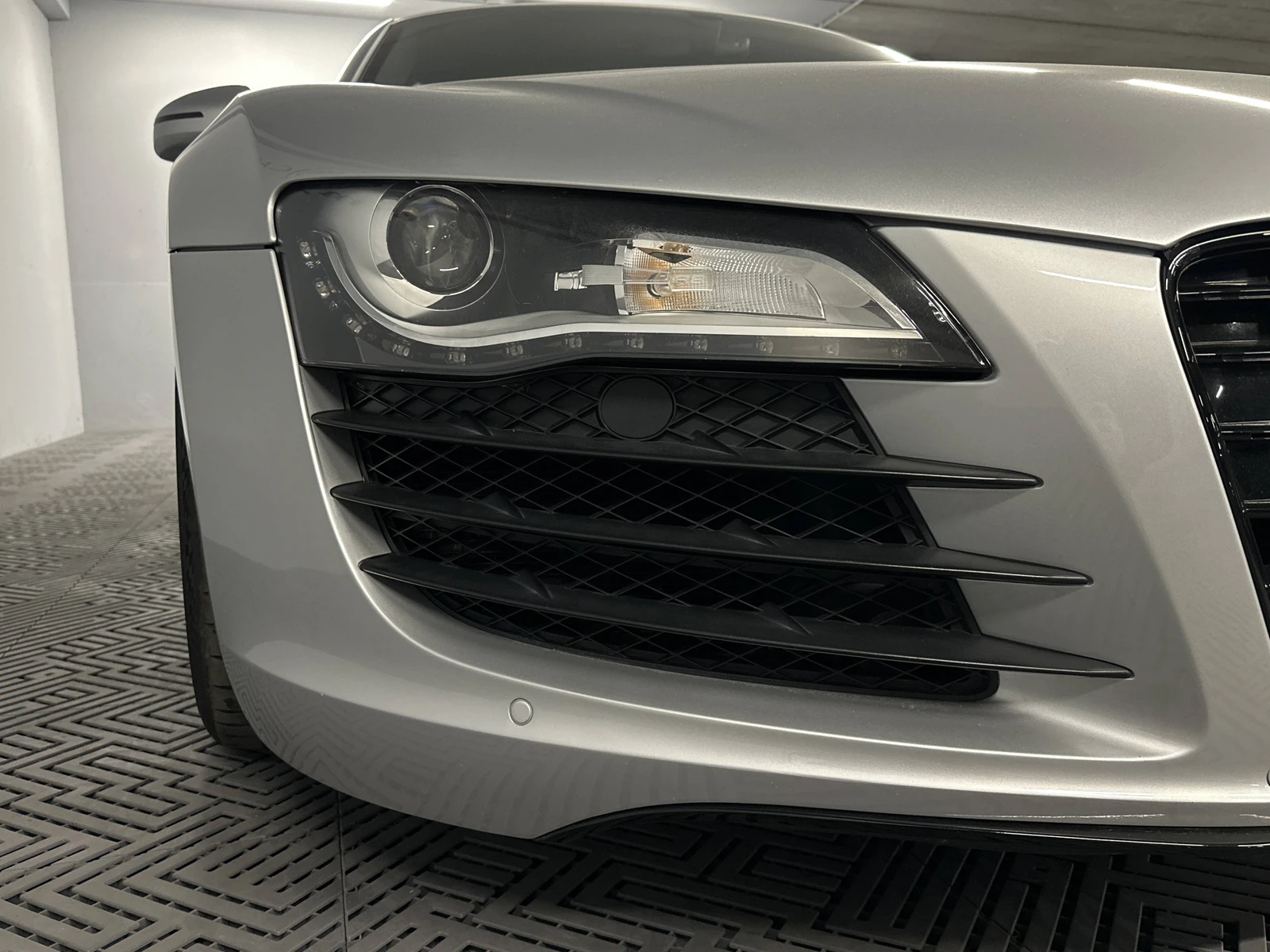 R8  9
