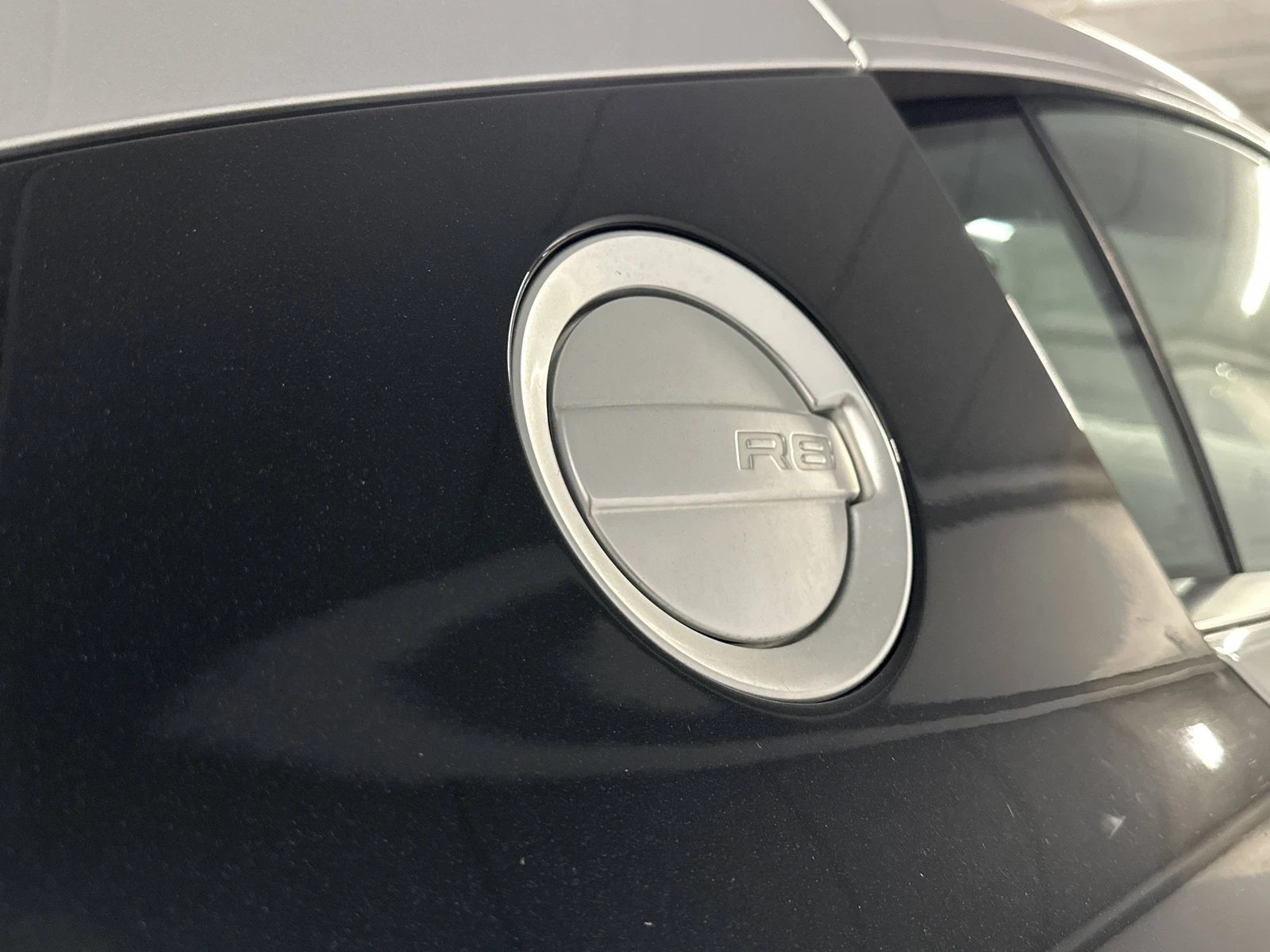 R8  18