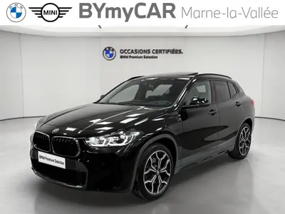 BMW X2.